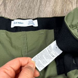 NWT Old Navy Ultimate Tech Slim Built-In Flex Olive Green Men Shorts Size 48